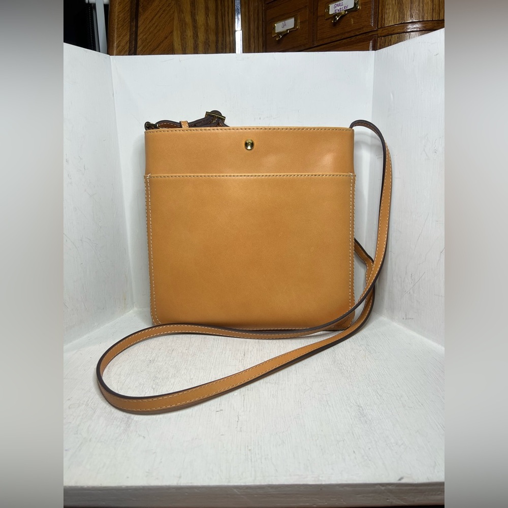 G.I.L.I. A342821 Smooth Leather Slim Crossbody - Natural/Tan
